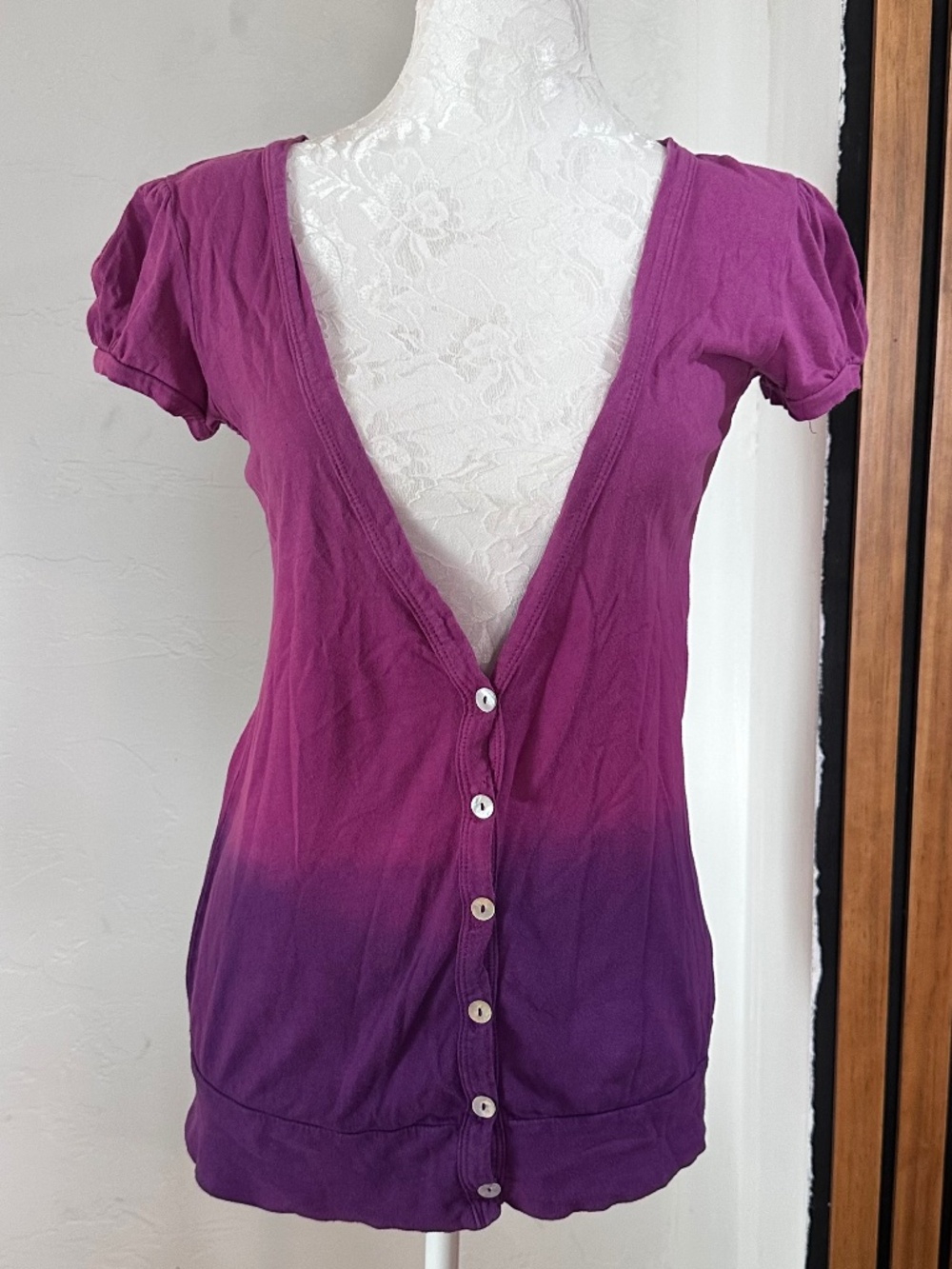 Eyeshadow V-Neck size M purple ombré